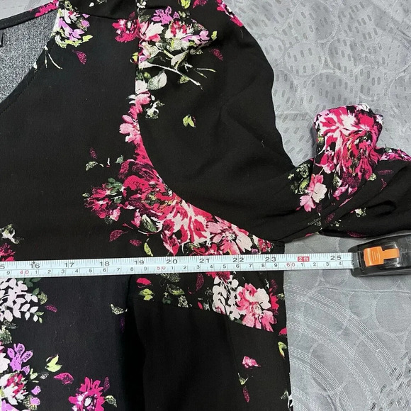 Torrid Crepe Ruched Sleeve Blouse Size 0 Floral Print Crew Neck Casual Top - Picture 12 of 14